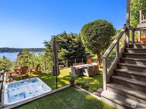 7447 W Mercer Way, Mercer Island WA 98040