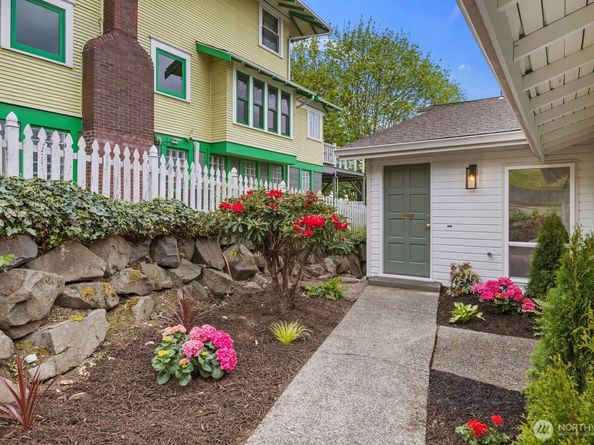 411 Cedar Ave S, Renton WA 98057