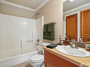 424 21st Avenue, Seattle WA 98122