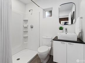 6304 Lakeview Drive, Kirkland WA 98033