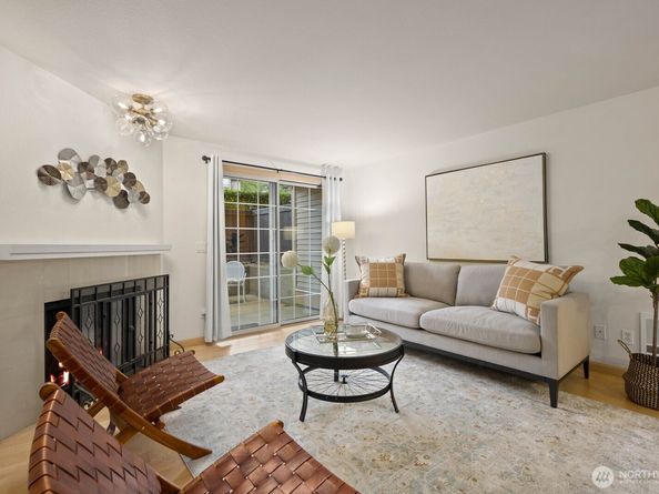215 9th Street D101, Kirkland WA 98033