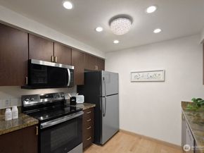 215 9th Street D101, Kirkland WA 98033