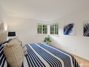 215 9th Street D101, Kirkland WA 98033