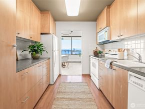 521 5th Avenue W 602, Seattle WA 98119
