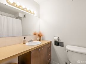 521 5th Avenue W 602, Seattle WA 98119