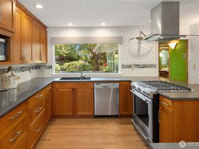 3409 Magnolia Blvd W, Seattle WA 98199