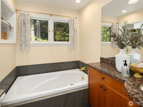 3409 Magnolia Blvd W, Seattle WA 98199