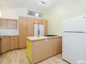 311 NE 95th St, Seattle WA 98115