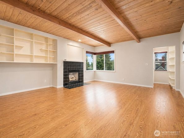 311 NE 95th St, Seattle WA 98115