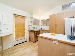 311 NE 95th St, Seattle WA 98115