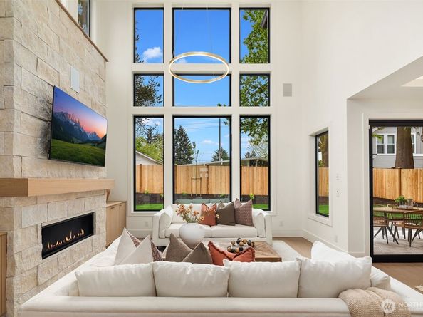 1032 107th Avenue SE, Bellevue WA 98004