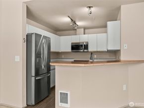 11130 SE 208th Street E201, Kent WA 98031