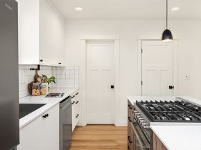 8913 8th Avenue NE, Seattle WA 98115