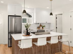8913 8th Avenue NE, Seattle WA 98115