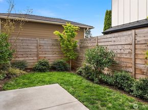 8913 8th Avenue NE, Seattle WA 98115