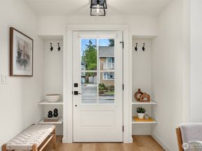8913 8th Avenue NE, Seattle WA 98115