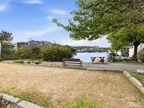 2364 Fairview Avenue E 8, Seattle WA 98102