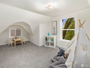 421 N 40th Street, Seattle WA 98103