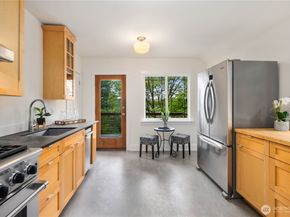 421 N 40th Street, Seattle WA 98103