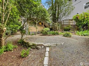 421 N 40th Street, Seattle WA 98103