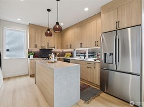 2626 58th Avenue SW A, Seattle WA 98116