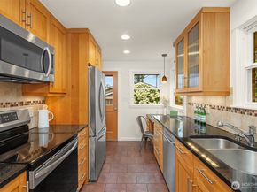 6857 44th Avenue NE, Seattle WA 98115