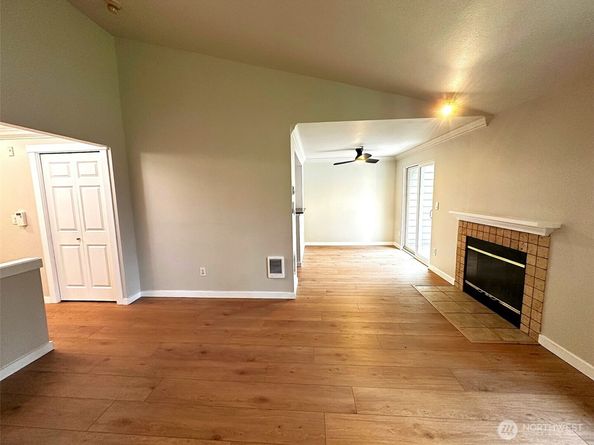 1808 S 284th Lane E203, Federal Way WA 98003