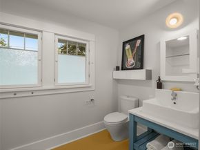 1909 4th Avenue N, Seattle WA 98109