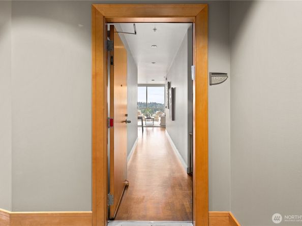 10650 NE 9th Place 1925, Bellevue WA 98004