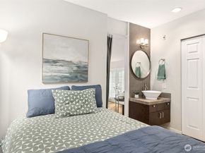 6547 42nd Avenue SW 205, Seattle WA 98136