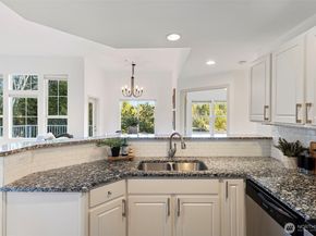 5208 236th Place SE 213, Issaquah WA 98029