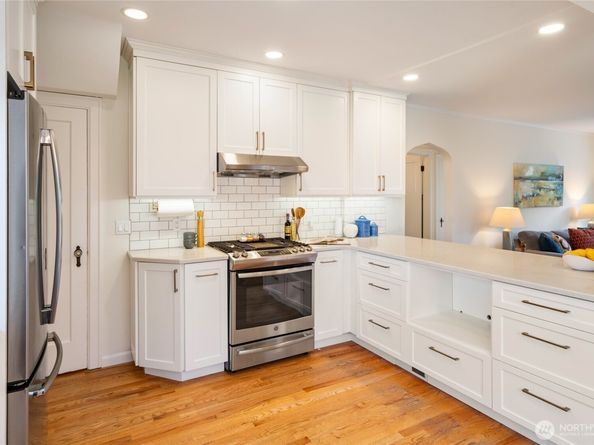 9716 Dayton Avenue N, Seattle WA 98103