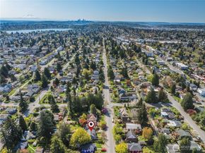 9716 Dayton Avenue N, Seattle WA 98103