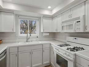 250 NW Dogwood Street E102, Issaquah WA 98027