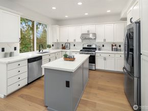 20128 12th Avenue W, Lynnwood WA 98036