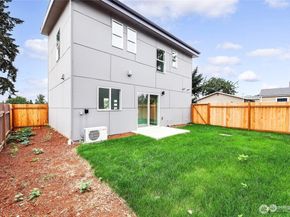 846 SW 136th 1, Burien WA 98166