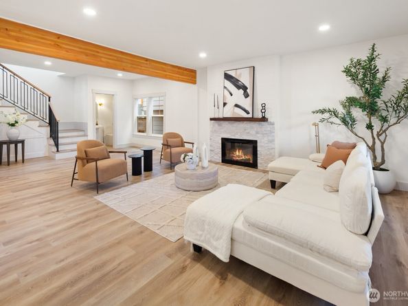 3037 21st Avenue W, Seattle WA 98199