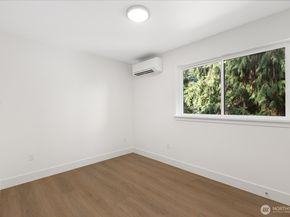 2349 B NE 127th Street, Seattle WA 98125