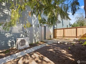 2349 B NE 127th Street, Seattle WA 98125