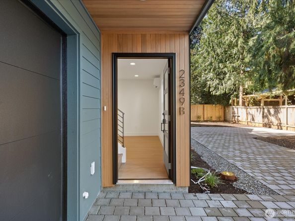 2349 B NE 127th Street, Seattle WA 98125