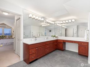 2906 5th Avenue W, Seattle WA 98119