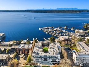 225 2nd Street S D7, Kirkland WA 98033