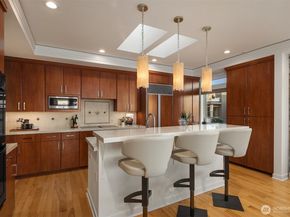 225 2nd Street S D7, Kirkland WA 98033