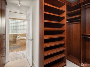 225 2nd Street S D7, Kirkland WA 98033