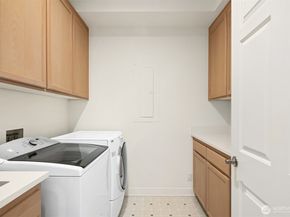 225 2nd Street S D7, Kirkland WA 98033