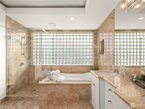 225 2nd Street S D7, Kirkland WA 98033