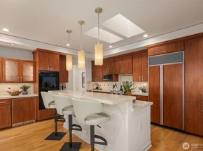 225 2nd Street S D7, Kirkland WA 98033