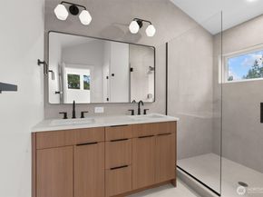 14308 Roslyn Place N, Seattle WA 98133