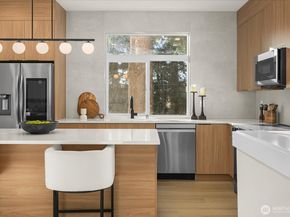 14308 Roslyn Place N, Seattle WA 98133