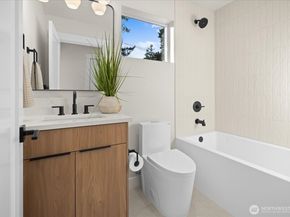 14308 Roslyn Place N, Seattle WA 98133